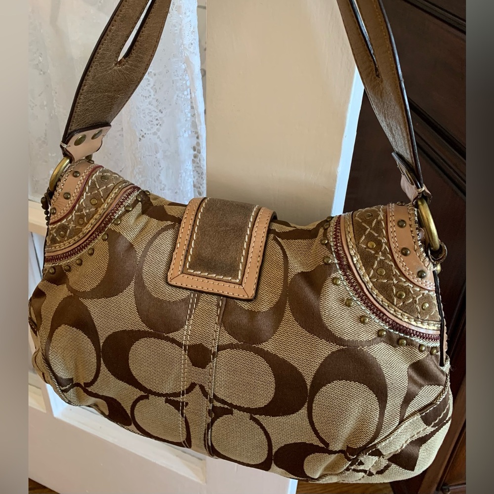 Coach Vintage Beige & Brown Signature Jacquard & Leather Studded Buckle Shoulder - Picture 2 of 8